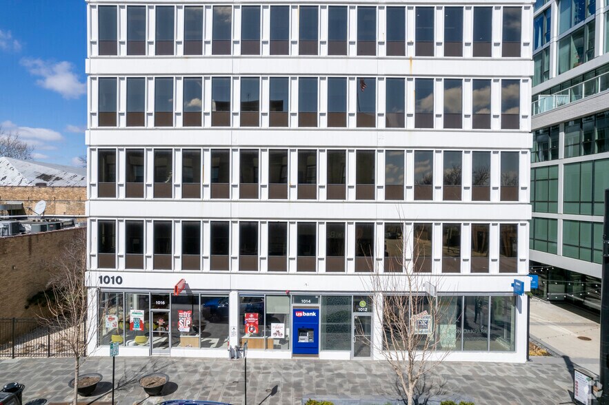 1010 Lake St, Oak Park, IL à louer - Photo du bâtiment - Image 3 de 7