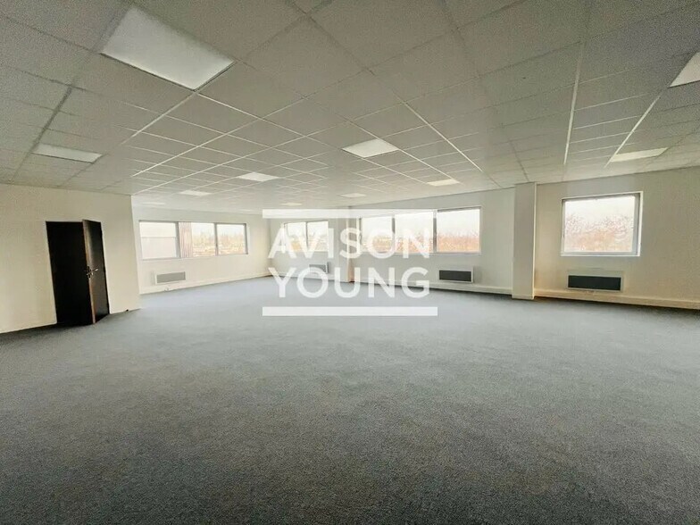 Flex in Louvres for sale - Interior Photo - Image 3 of 13