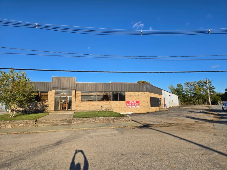 100 Glen Rd, Cranston, RI à louer - Photo du bâtiment - Image 3 de 20