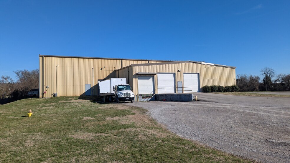 121 Bennett Dr, Pulaski, TN à vendre - Photo du bâtiment - Image 2 de 2