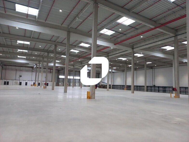 Flex in Eragny for lease - Interior Photo - Image 3 of 11