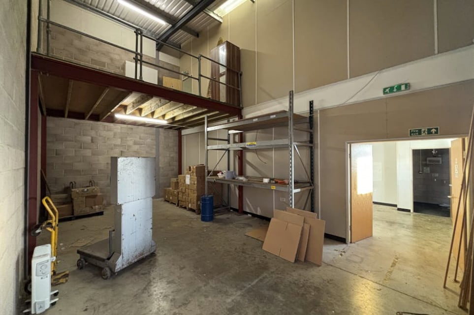 Downsview Rd, Wantage for lease Interior Photo- Image 1 of 5