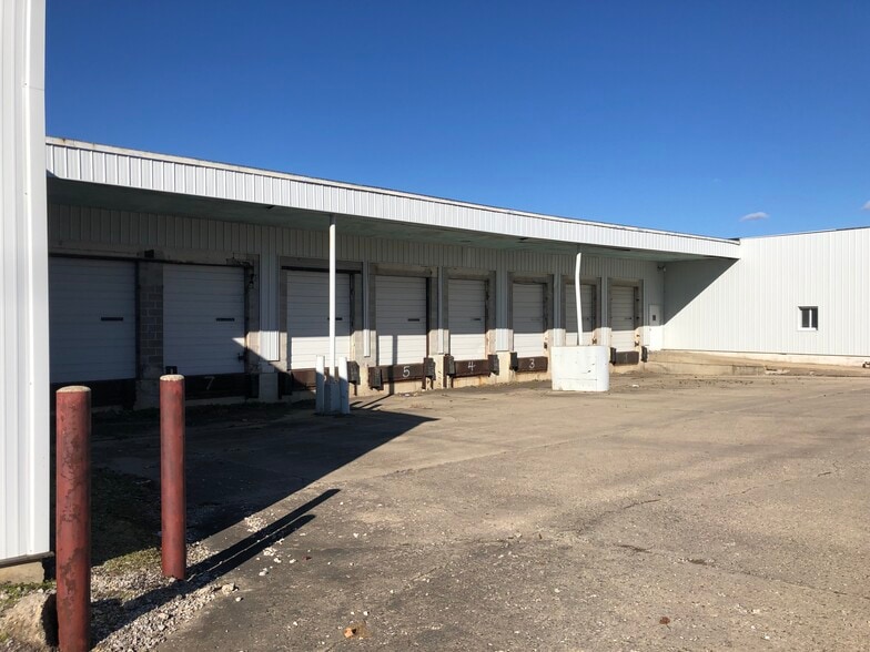 1642 S Burlington Ave, Kewanee, IL for sale - Building Photo - Image 2 of 10