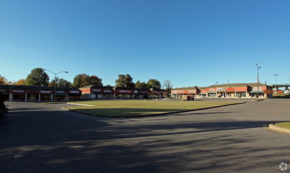 6717-6763 E Shelby Dr, Memphis, TN à louer - Photo du bâtiment - Image 2 de 4