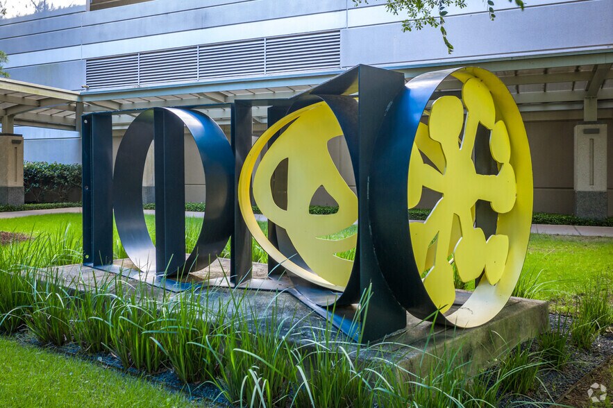 10001 Woodloch Forest Dr, The Woodlands, TX à louer - Photo du bâtiment - Image 3 de 5