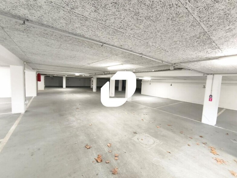 Office in Fontenay-sous-Bois for lease - Interior Photo - Image 2 of 20
