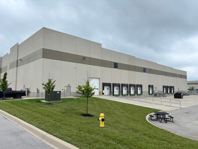 More details for 13620 NE Park Dr, Louisville, KY - Industrial for Lease