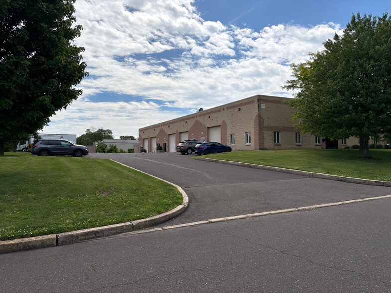 388 Nina Way, Warminster, PA for lease - Building Photo - Image 3 of 4