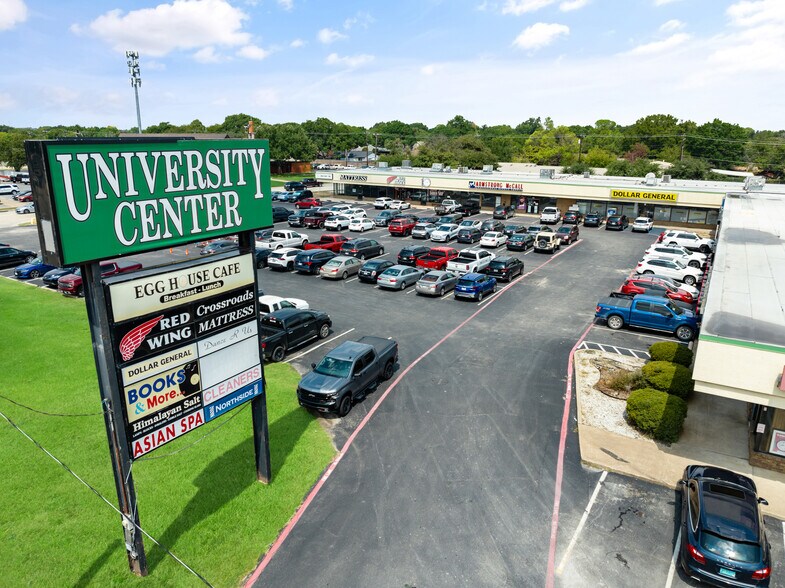 1616-1636 W University Dr, Denton, TX à louer - Photo du bâtiment - Image 2 de 19