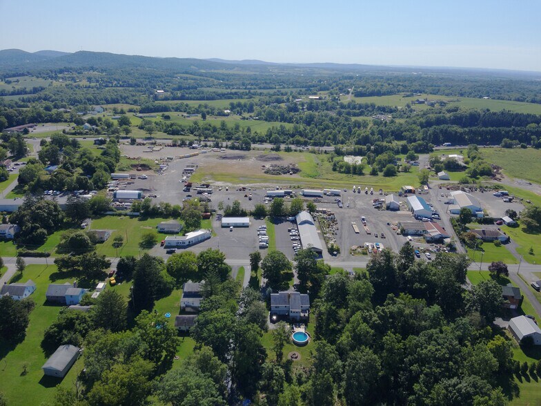 717 Range End Rd, Dillsburg, PA à louer - Photo du bâtiment - Image 3 de 8