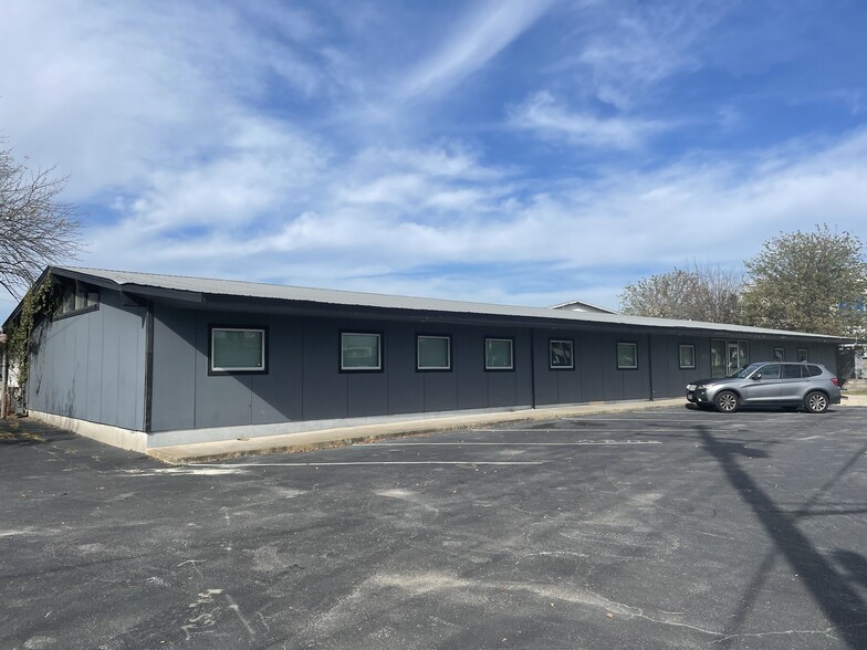 6926 N Lamar Blvd, Austin, TX for lease - Building Photo - Image 1 of 9