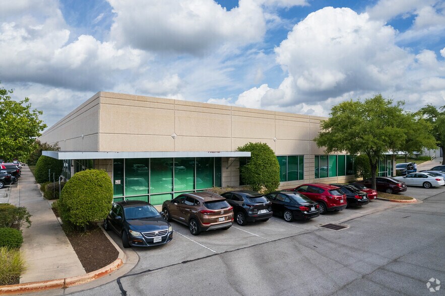 9300 United Dr, Austin, TX for lease - Primary Photo - Image 1 of 55