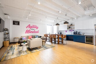 815 Brazos St, Austin, TX for lease Interior Photo- Image 2 of 4