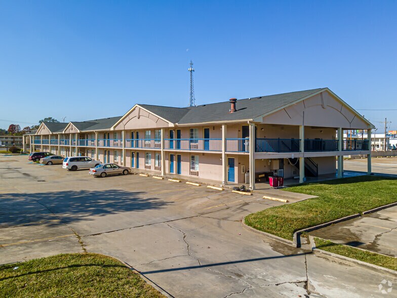 9919 Gwenadele Ave, Baton Rouge, LA à vendre - Photo du bâtiment - Image 2 de 5