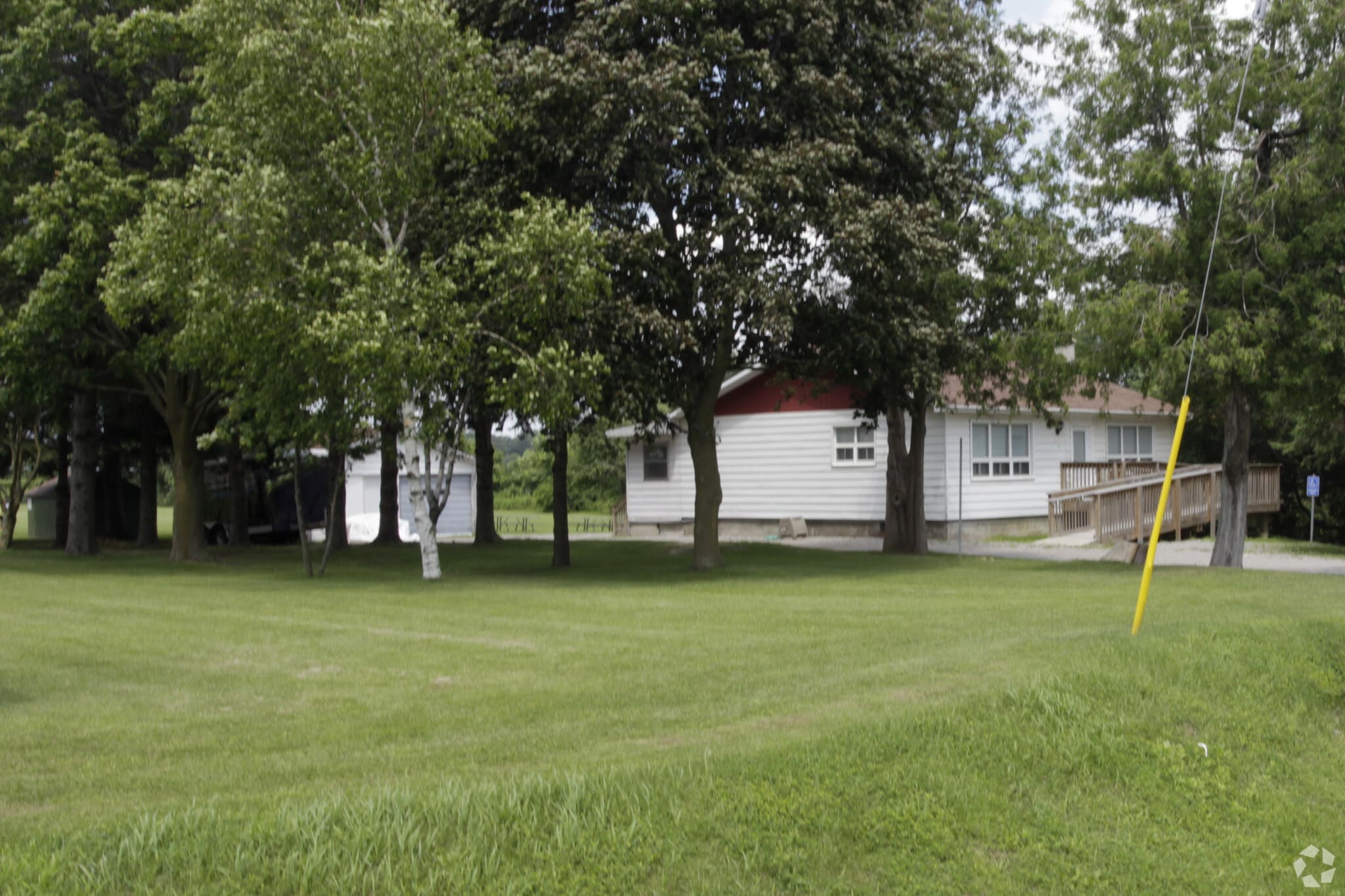 186 Rossland Rd, Ajax, ON à vendre Photo du bâtiment- Image 1 de 3