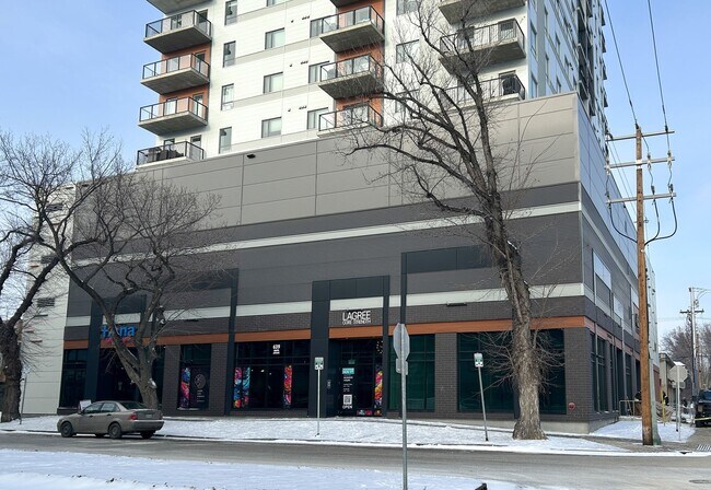 Plus de détails pour 639 Main St, Saskatoon, SK - Bureau/Commerce de détail à louer