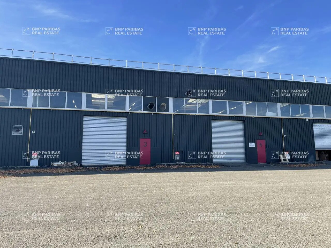 Flex in Coignières for lease Primary Photo- Image 1 of 16