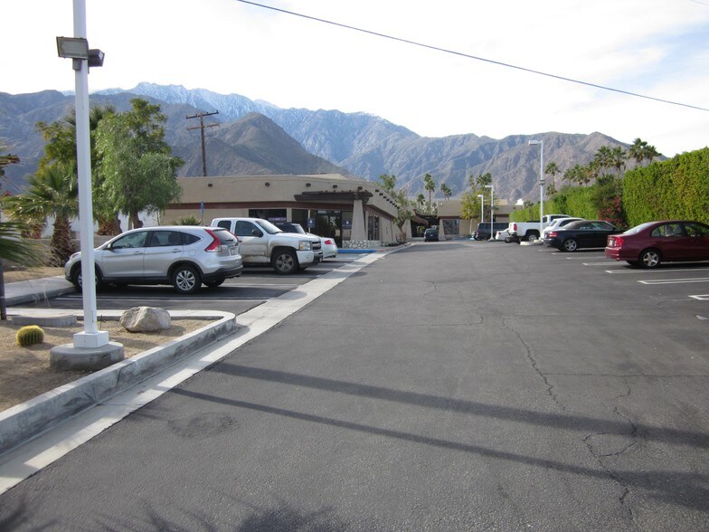 2100 N Palm Canyon Dr, Palm Springs, CA à vendre - Photo du bâtiment - Image 3 de 15