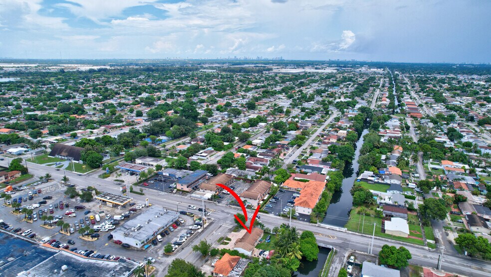 10 W 53rd Ter, Hialeah, FL à vendre - Photo principale - Image 2 de 2