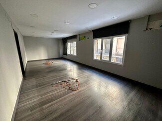 Plus de détails pour Multi-résidentiel à vendre