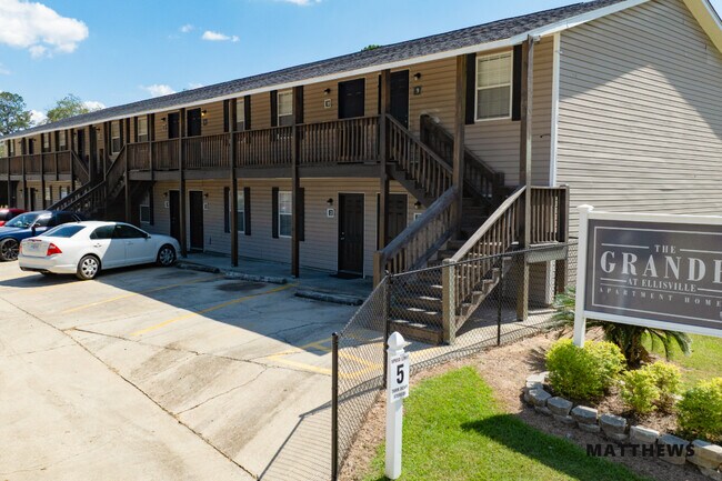 More details for 801 Main St, Ellisville, MS - Multifamily for Sale