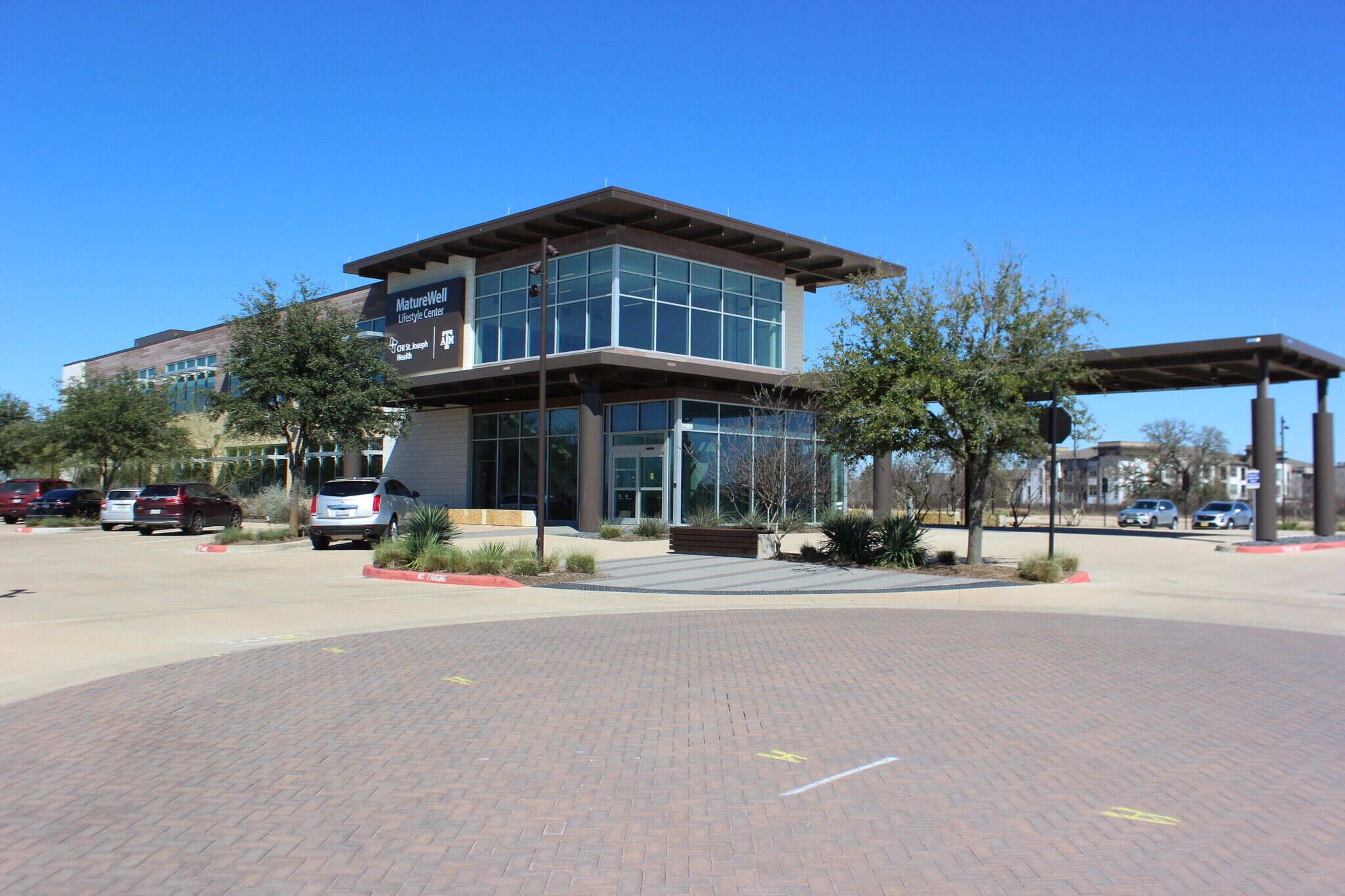 3989 N Shore Dr, Bryan, TX à louer Photo du bâtiment- Image 1 de 22