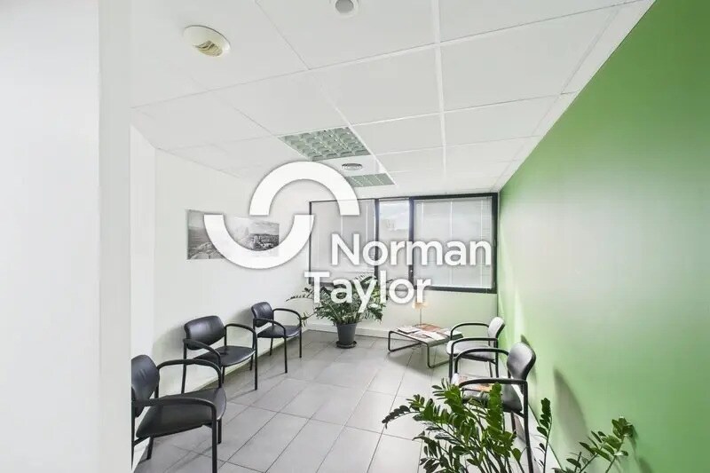 Office in Montpellier for sale - Primary Photo - Image 2 of 11