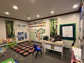 636 Old Liverpool Rd, Liverpool, NY à louer Photo intérieure- Image 2 de 10