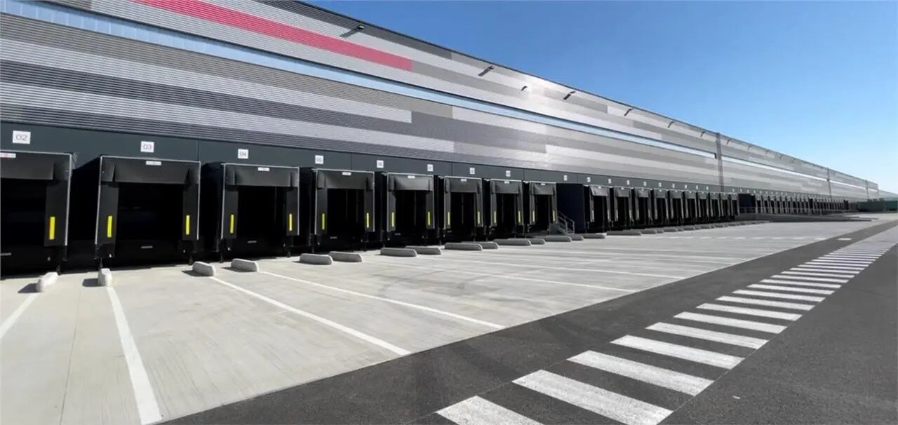 Flex in Port-Saint-Louis-du-Rhône for lease Building Photo- Image 1 of 2