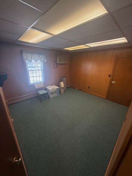 42-44 Auburn Street St, Auburn, MA à louer - Photo du bâtiment - Image 3 de 9