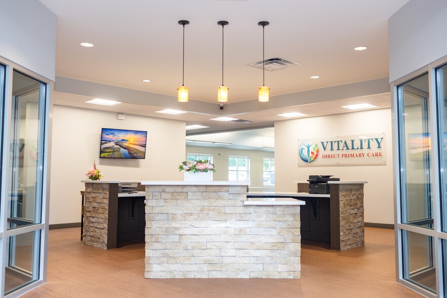 300 Regent Park Ct, Greenville, SC for lease - Building Photo - Image 3 of 19