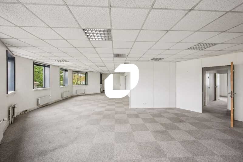 14 Rue Du Saule Trapu, Massy for lease - Interior Photo - Image 2 of 30