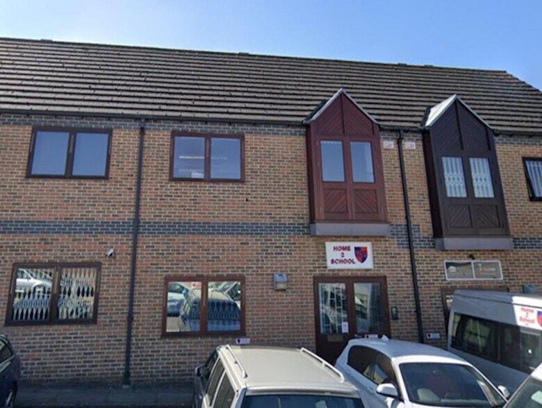 Merrow Ln, Guildford à louer - Photo du bâtiment - Image 2 de 2