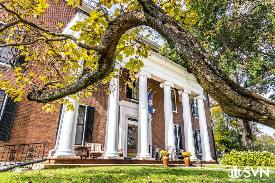 638 Beaumont Inn Dr, Harrodsburg, KY à vendre - Photo du bâtiment - Image 2 de 36