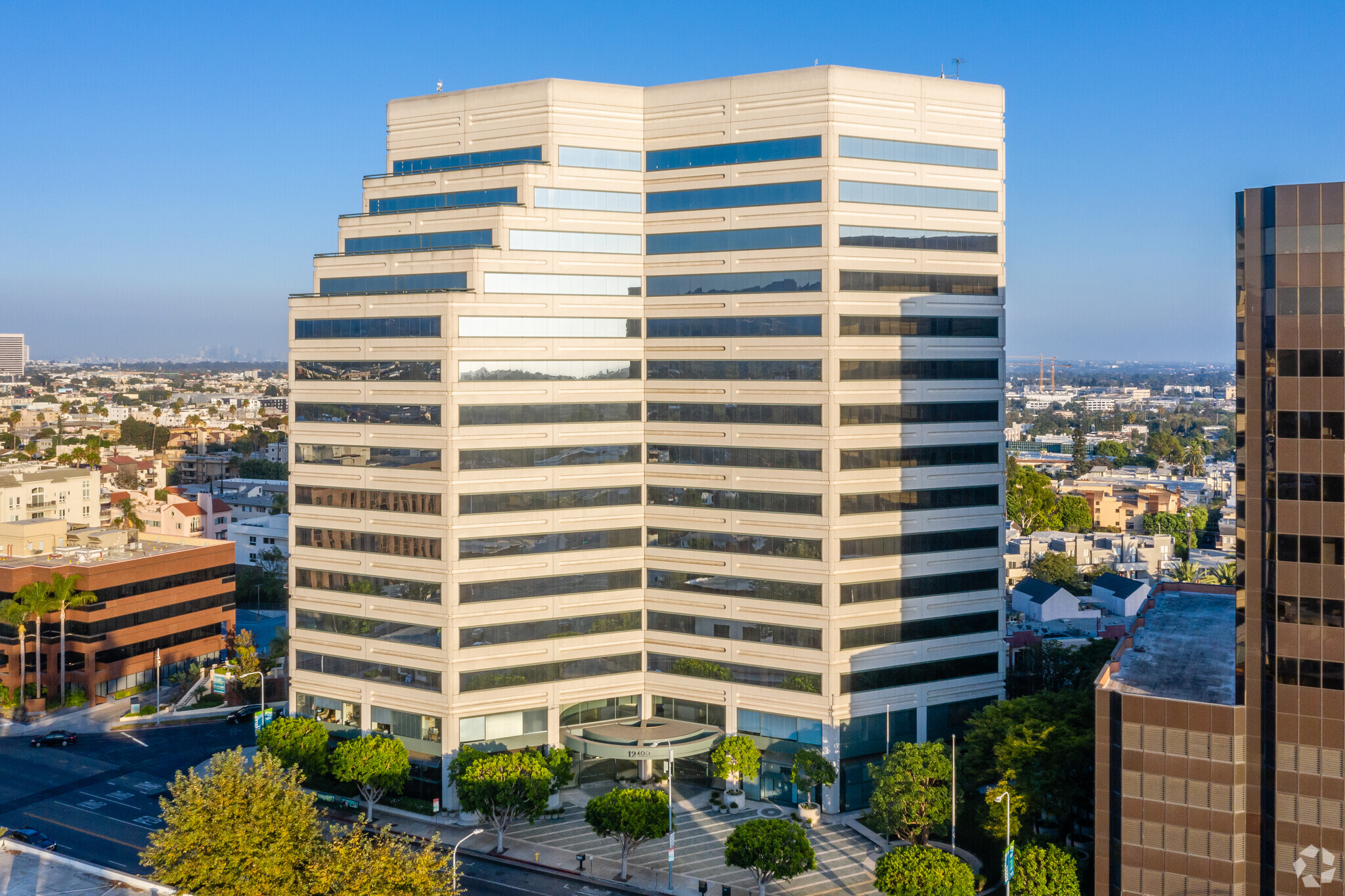 12400 Wilshire Blvd, Los Angeles, CA à louer Photo du b timent- Image 1 de 9