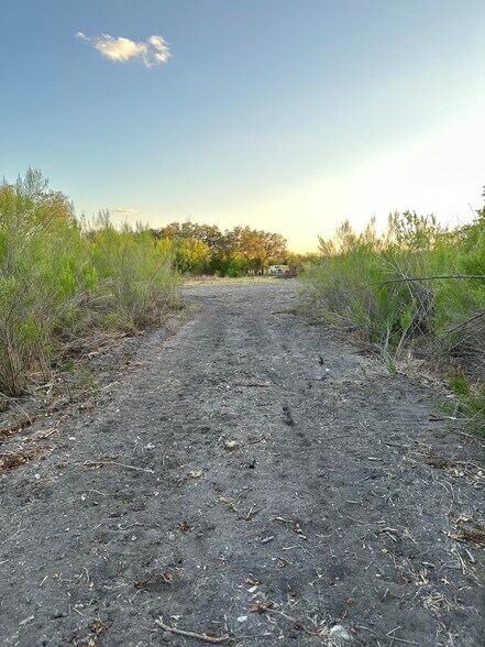 00 Hwy 90 w, Castroville, TX à vendre - Photo du bâtiment - Image 2 de 12