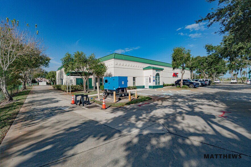 1255 37th St, Vero Beach, FL à vendre - Photo du bâtiment - Image 3 de 20