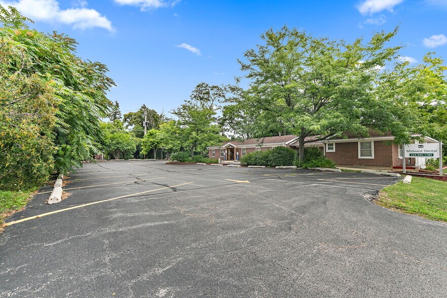 712 W Main St, West Dundee, IL à vendre - Photo du bâtiment - Image 2 de 51