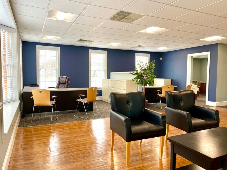 156 E Market St, Martinsville, VA à louer - Photo intérieure - Image 1 de 35