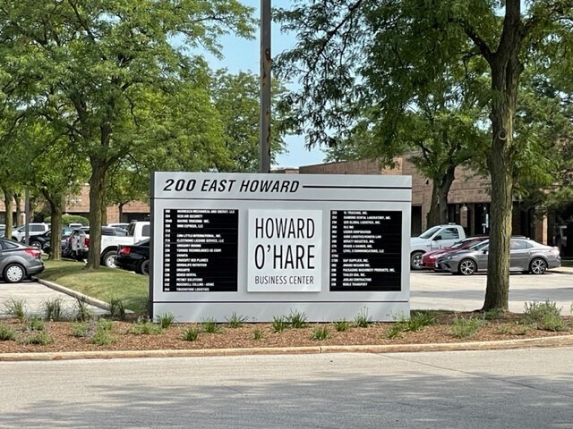 200 E Howard Ave, Des Plaines, IL à louer - Photo du bâtiment - Image 2 de 7