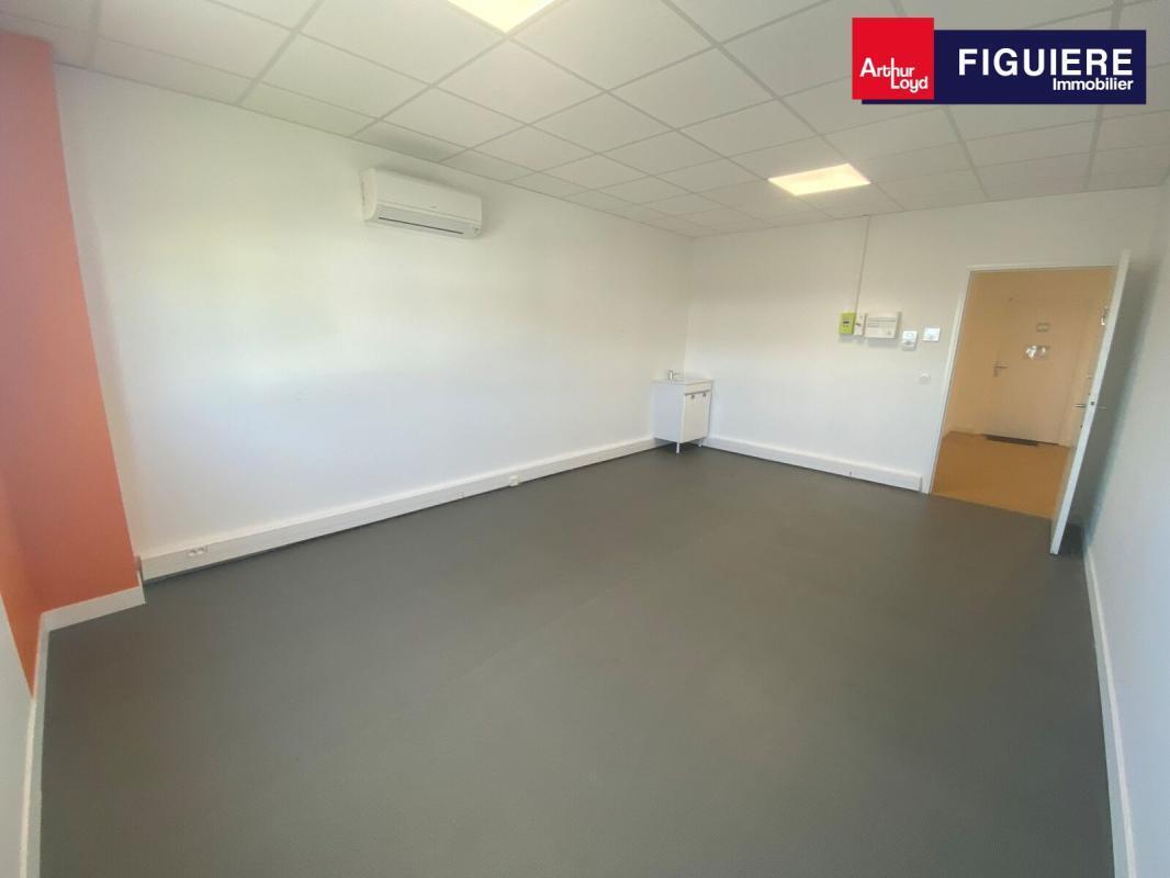 Office in Istres for lease Interior Photo- Image 1 of 7