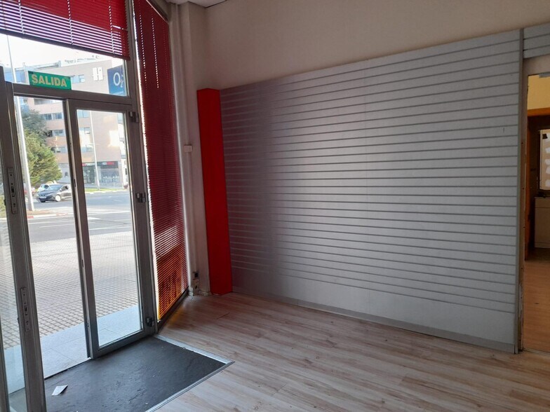 Avenida Virgen de Guadalupe, 42, Cáceres, Cáceres for sale - Building Photo - Image 3 of 16