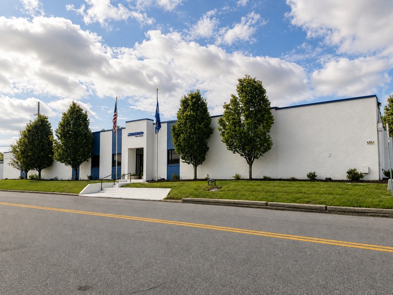 4 Building Industrial Portfolio portefeuille de 4 propriétés à vendre sur LoopNet.ca - Photo du bâtiment - Image 2 de 5