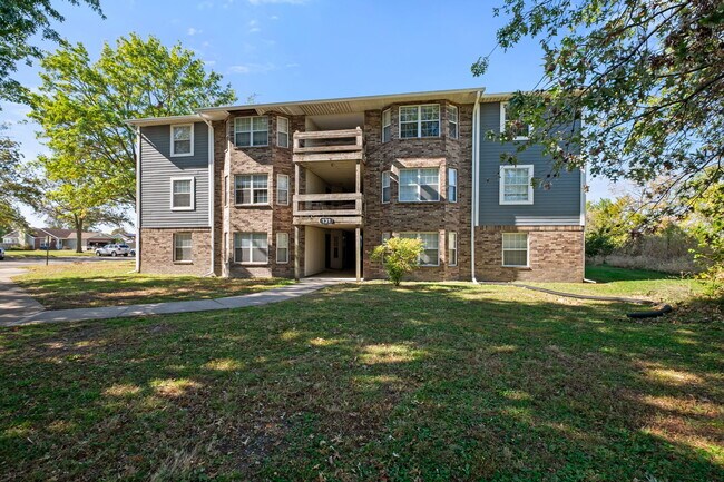 Plus de détails pour 101-103 Whitsell Way, Granite City, IL - Multi-résidentiel à vendre