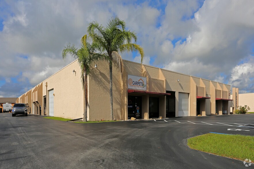 1360-1396 SE Huffman Rd, Port Saint Lucie, FL à louer - Photo principale - Image 1 de 50