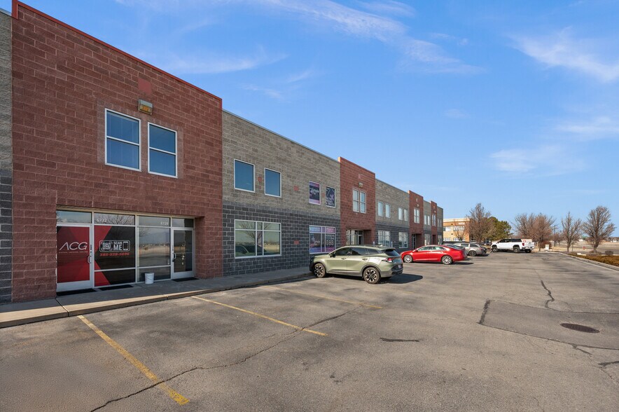6708-6732 S Airport Rd, West Jordan, UT à louer - Photo du bâtiment - Image 2 de 20