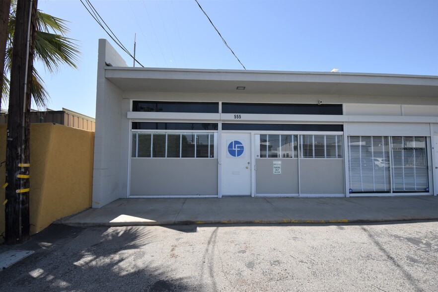 551-555 E Industrial Pl, Palm Springs, CA for sale - Building Photo - Image 1 of 1