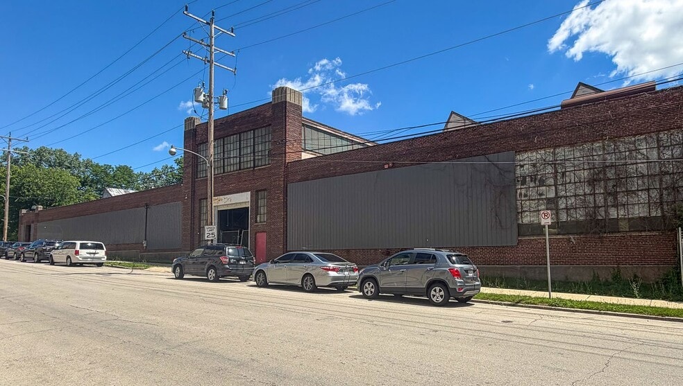 2844 S 29th St, Milwaukee, WI for sale - Building Photo - Image 1 of 6