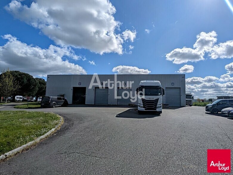 Industrial in La Mézière for lease - Building Photo - Image 3 of 4