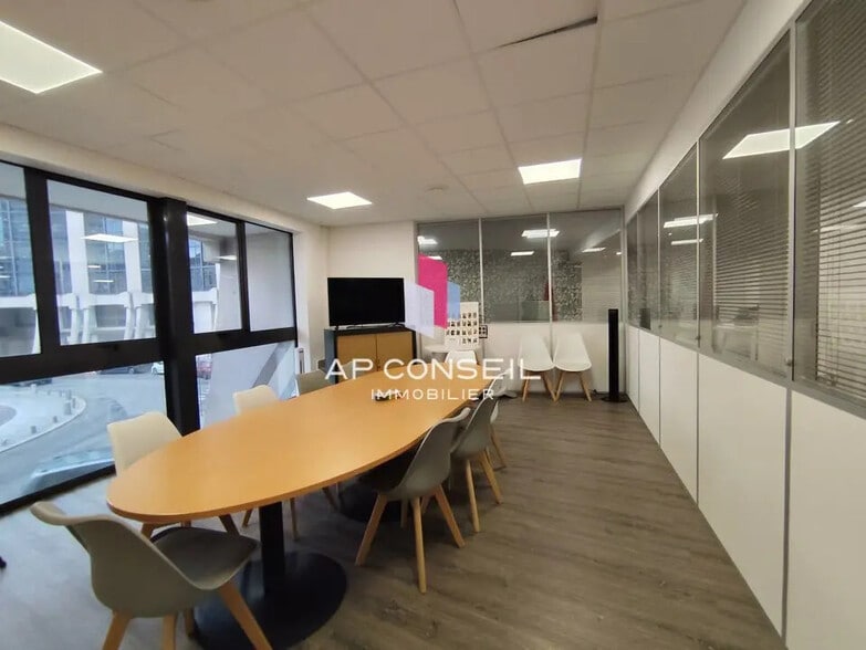 Bureau dans Montigny-le-Bretonneux à louer - Photo intérieure - Image 2 de 6